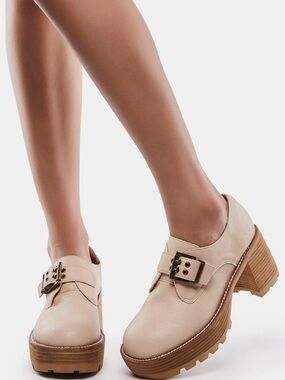 OASIS SOCIETY Sarah Buckled Platform Loafers Color Biege Size 7.5